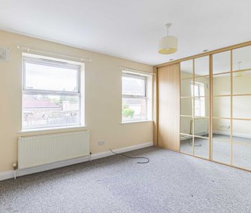 2 bed Flat for rent - Photo 4