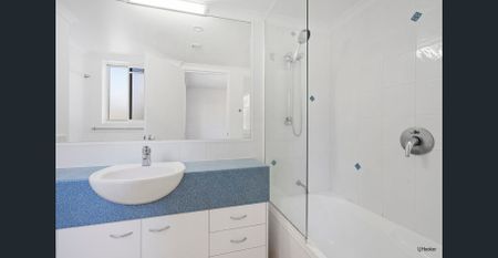 TWO BEDROOM, TWO BATHROOM, TWO CAR ACCOM WITH POOL - WALK TO BEACH - Photo 2