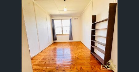 !! 3 Bedroom House in Northfield !! - Photo 2