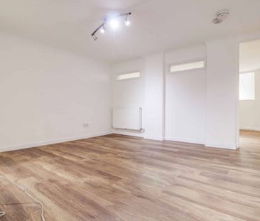 Basement Flat, 7 York Road, Swindon, Swindon, SN1 - Photo 2