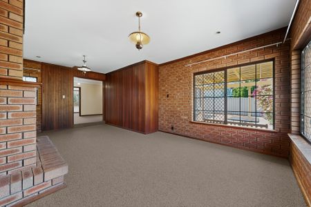 3 X 1 Spacious Family Home - Photo 3