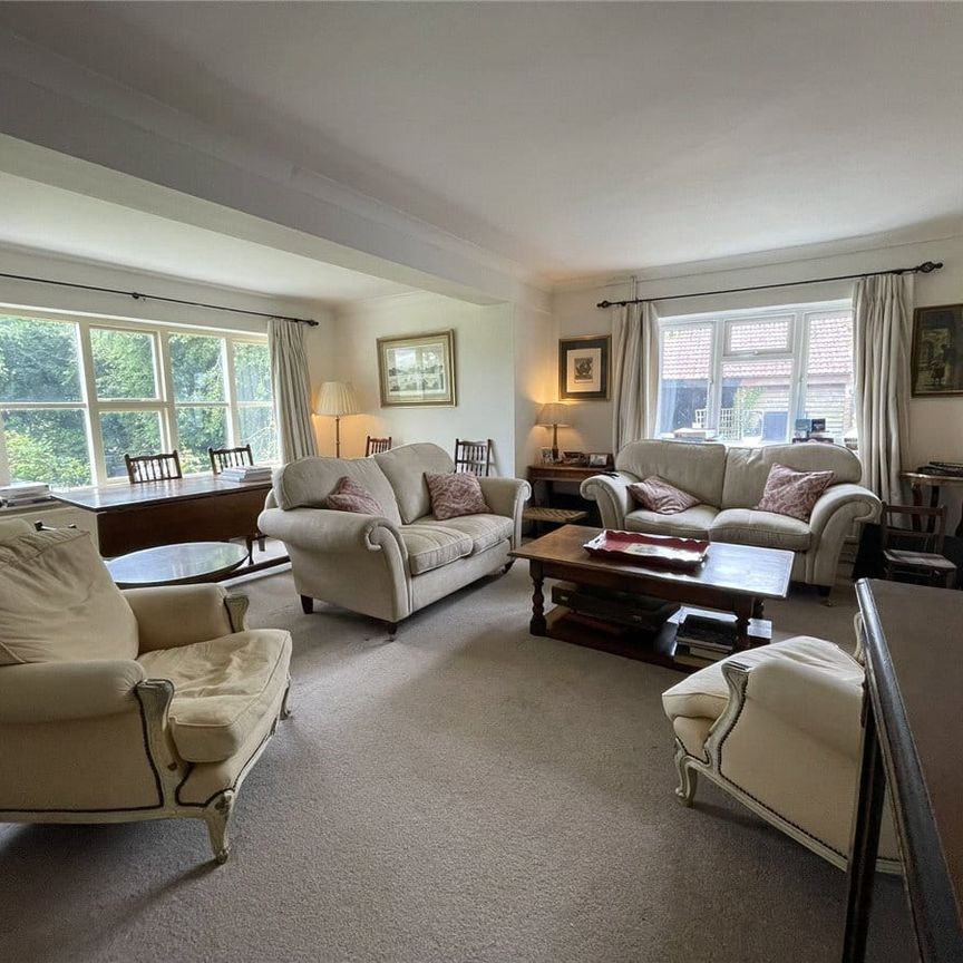 Refurbished 4 bedroom detached character house with far reaching views over surrounding countryside. - Photo 1