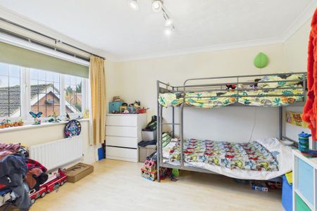 5 bedroom detached house to rent - Photo 2