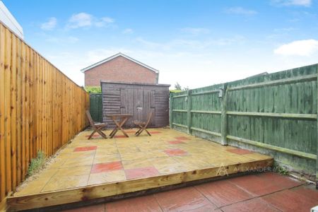 2 bedroom semi-detached house to rent - Photo 5