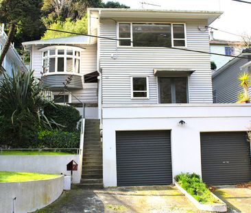 Stunning Character Home in Hataitai - A pet allowed - Photo 2