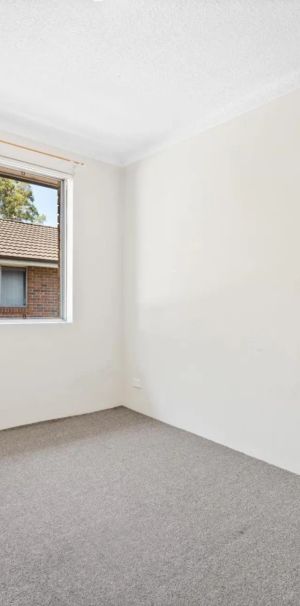 Spacious Two Bedroom Apartment in an Ideal Location - Photo 1