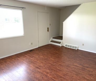 PET FRIENDLY RENOVATED TOWNHOUSE IN NORMANDEAU!!! - Photo 1