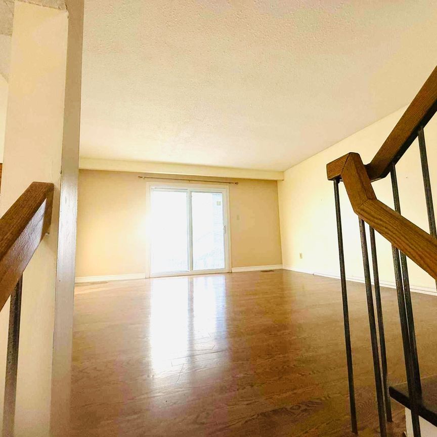 For Lease - 85 Simmons Boulevard, Brampton, Ontario - Photo 1