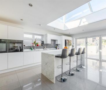 5 bedroom semi-detached bungalow to rent - Photo 6