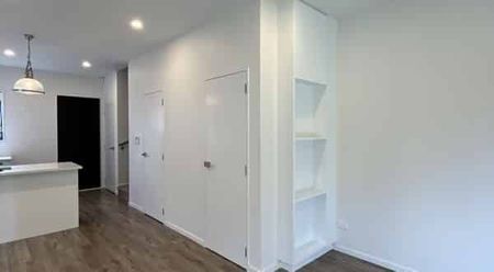 Elevated 2 Bedroom Corner Townhouse - Photo 5