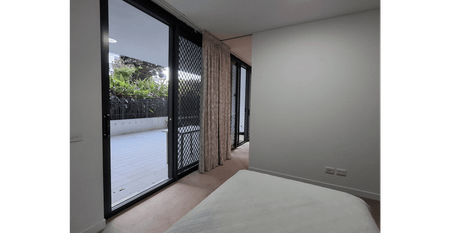 1 Bedroom with Leafy Private Courtyard - Photo 5