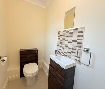 Morton Close, Camberley - 3 bedrooms Property for lettings - Seymours - Photo 4