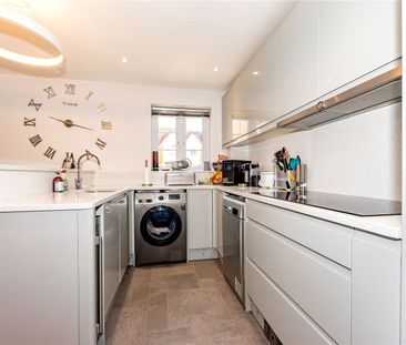 Southern Way, Farnborough, Hampshire, GU14 - Photo 6