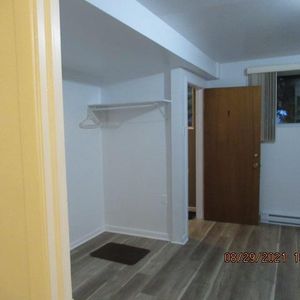 Montreal/Ahuntsic 2 1/2 sous-sol app 1: 1er juillet et app 2 : disponible - Photo 2