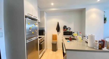 Central living! - Photo 2