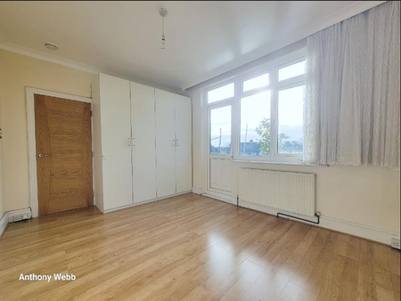 3 bedroom flat to rent - Photo 2