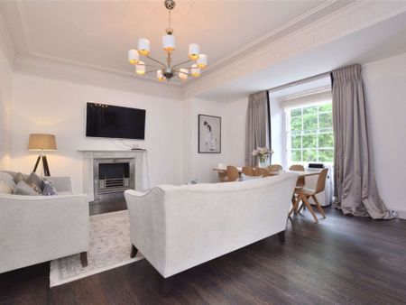 Beautifully presented ground floor apartment in a picturesque Nash Terrace with views of Regent's Park. - Photo 4