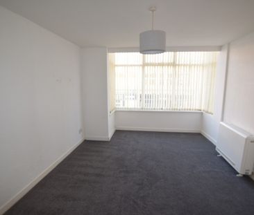 To Let 1 Bed Flat - Photo 3