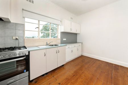 Position, Character & Lifestyle! - Photo 2