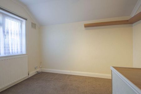 4 bedroom semi-detached house to rent - Photo 3