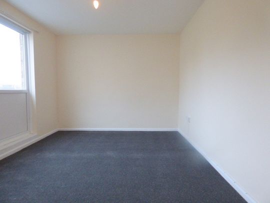 2 bedroom maisonette to rent Ashdown Road, Chandler's Ford, Eastleigh, SO53 - Photo 1
