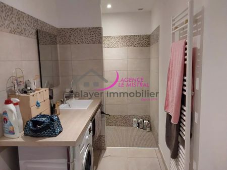 Location Appartement 3 pièces 64m² PERNES LES FONTAINES 84210 - Photo 3