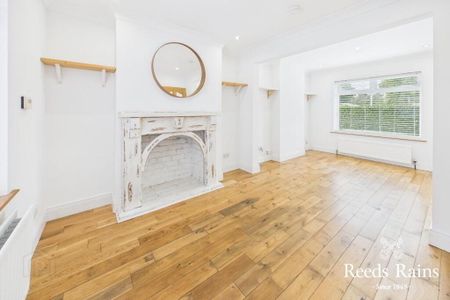 42 Scrabo Road, Newtownards, BT23 4NR - Photo 2