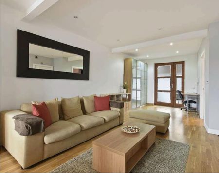 2 Bed Flat, Noko, W10 - Photo 2