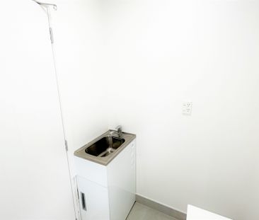 Modern Two Bedroom Apartment - Photo 6