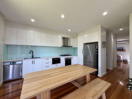 Modern and Stunning&colon; Your New Home in Braybrook - Photo 3