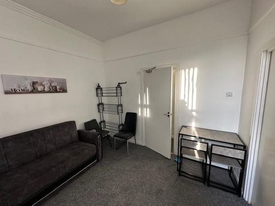 3 bedroom flat to rent - Photo 1