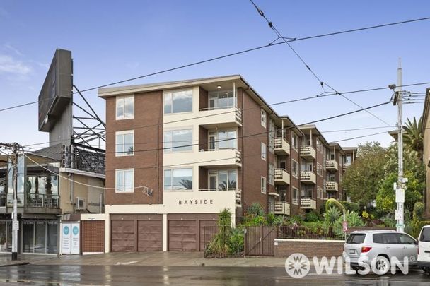 Perfectly positioned on St Kilda’s iconic Esplanade - Photo 1