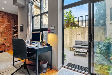 Chambers Courtyard Lofts , #103 - Photo 2