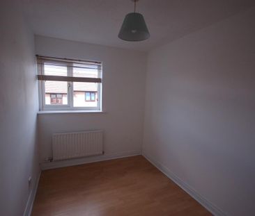 2 bedroom semi-detached house to rent - Photo 2