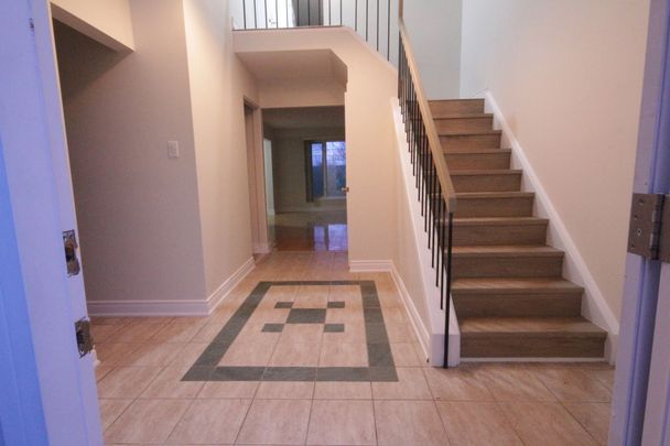 For Lease - 4272 Gayling Gardens, Mississauga, Ontario - Photo 1