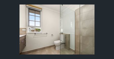 Cosy Townhouse just moments from Southland - Photo 3