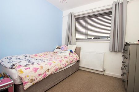 3 bedroom House To Let - Photo 3