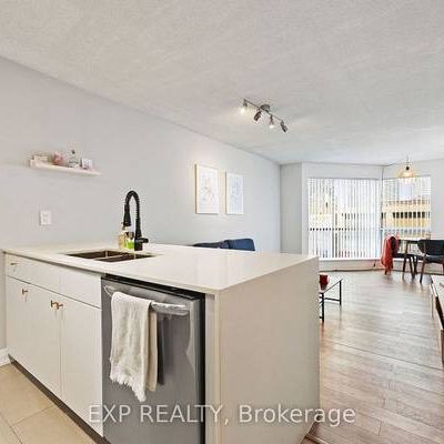 1+1 Bed & 1 Bath - 10 Yonge Street - Residences of the World Trade Cen - Photo 3