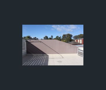 Modern Townhouse for Relaxed Lifestyle - Photo 6