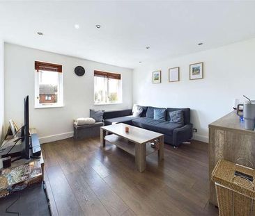 Vanbrugh Drive, Walton-on-thames, KT12 - Photo 2