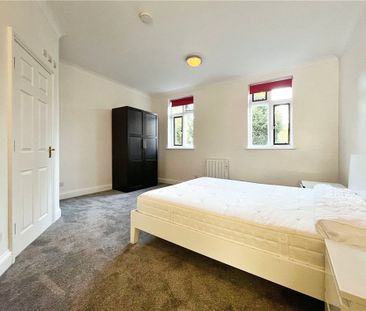 Ferry Lane, Wraysbury, Staines-upon-Thames, Berkshire, TW19 6HG - Photo 5