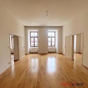Charmante und geräumige 5-Zimmer Altbauwohnung mit separater großer Küche, 2 Bädern und 2 WCs - KFZ-Stellplätze optional - Photo 1
