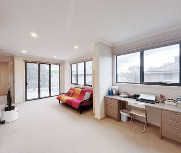 Spacious 4BED 2BATH Family Home in Prime Wantirna Location for RENT - Photo 1
