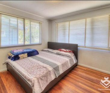 Convenient 4-Bedroom House in Prime Location - Photo 3