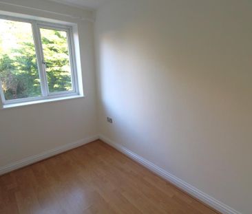 2 bedroom end of terrace house to rent - Photo 2