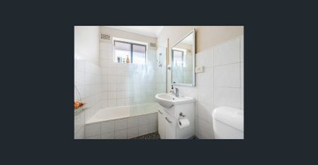 SUPERBLY LOCATED! - Photo 5