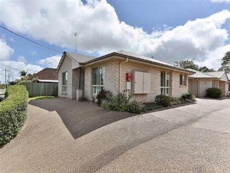 Immaculate Unit & Ideal Location&excl; - Photo 2