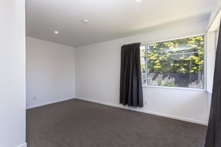 Newly renovated 7 bedroom student accommodation! - Photo 3