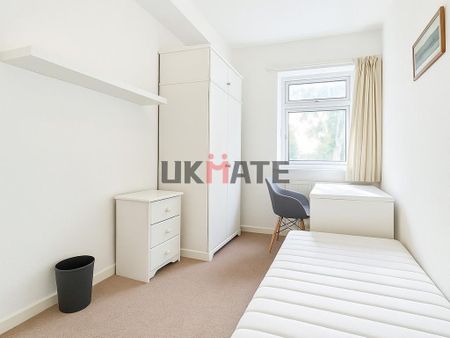 1 bedroom in a house share to rent - Photo 2