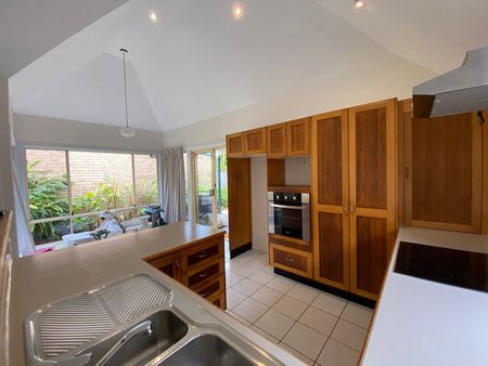 Spacious Townhouse with Outdoor Oasis in Byron Bay - Photo 5